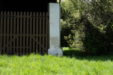 Parc du Limancet St Medard grange detail.